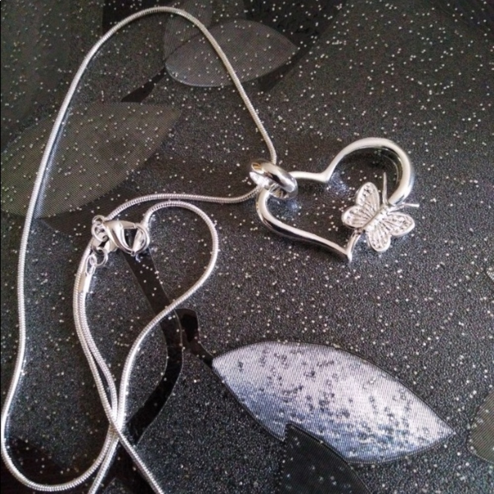 (Only have 1) Sale TONIGHT!! Butterfly 🦋 Necklace - Picture 2 of 8